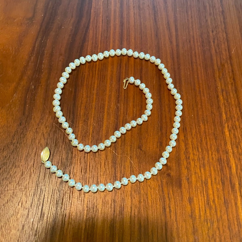 Real pearl necklace with 14k gold clasp
